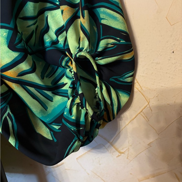 Joseph Ribkoff Size 4 Top - Picture 2 of 6